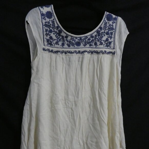 AMERICAN EAGLE OUTFITTERS | large | Cream Backless Dress | Blue Embroidery - Picture 6 of 15
